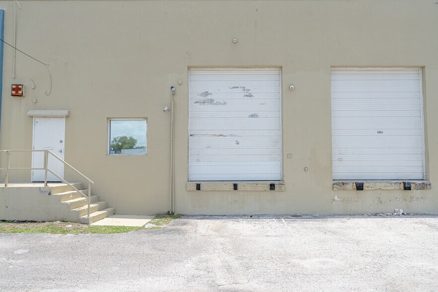 4095 N 28th Way, Hollywood, FL à louer - Photo de l’immeuble – Image 2 sur 13