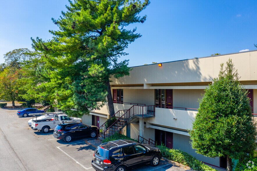 4721 Trousdale Dr, Nashville, TN à louer - Photo de l’immeuble – Image 3 sur 8