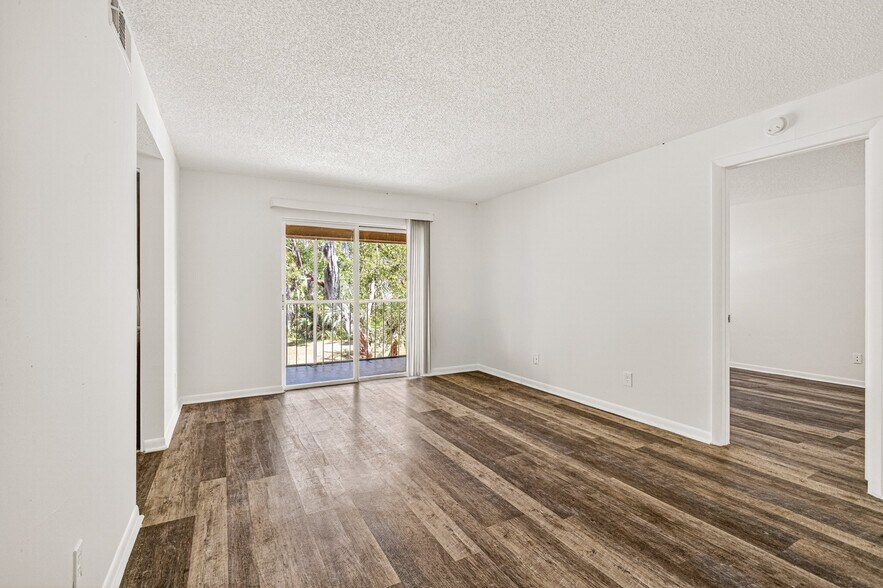 1656 Sunny Brook Lane portefeuille de 6 biens à vendre sur LoopNet.fr - Photo de l’immeuble – Image 3 sur 15
