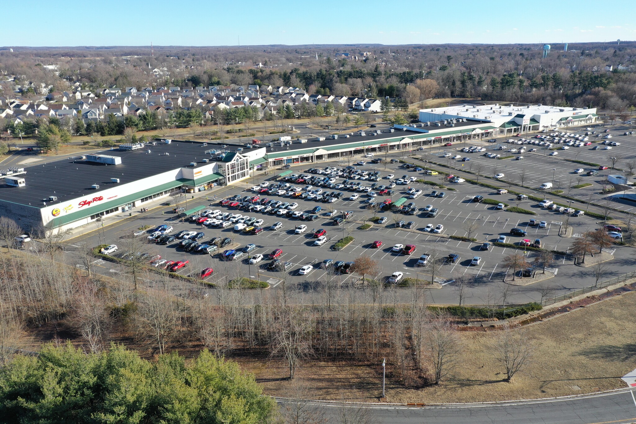 319 US Highway 130, East Windsor, NJ à louer Photo de l’immeuble– Image 1 sur 10