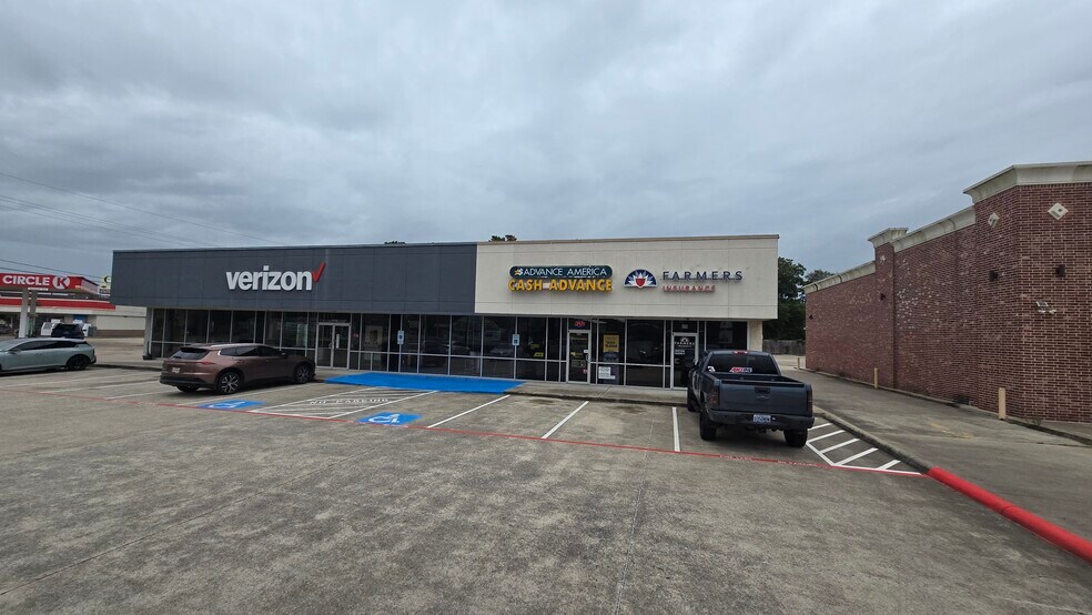 980-1000 N Main St, Vidor, TX à louer - Photo de l’immeuble – Image 1 sur 3
