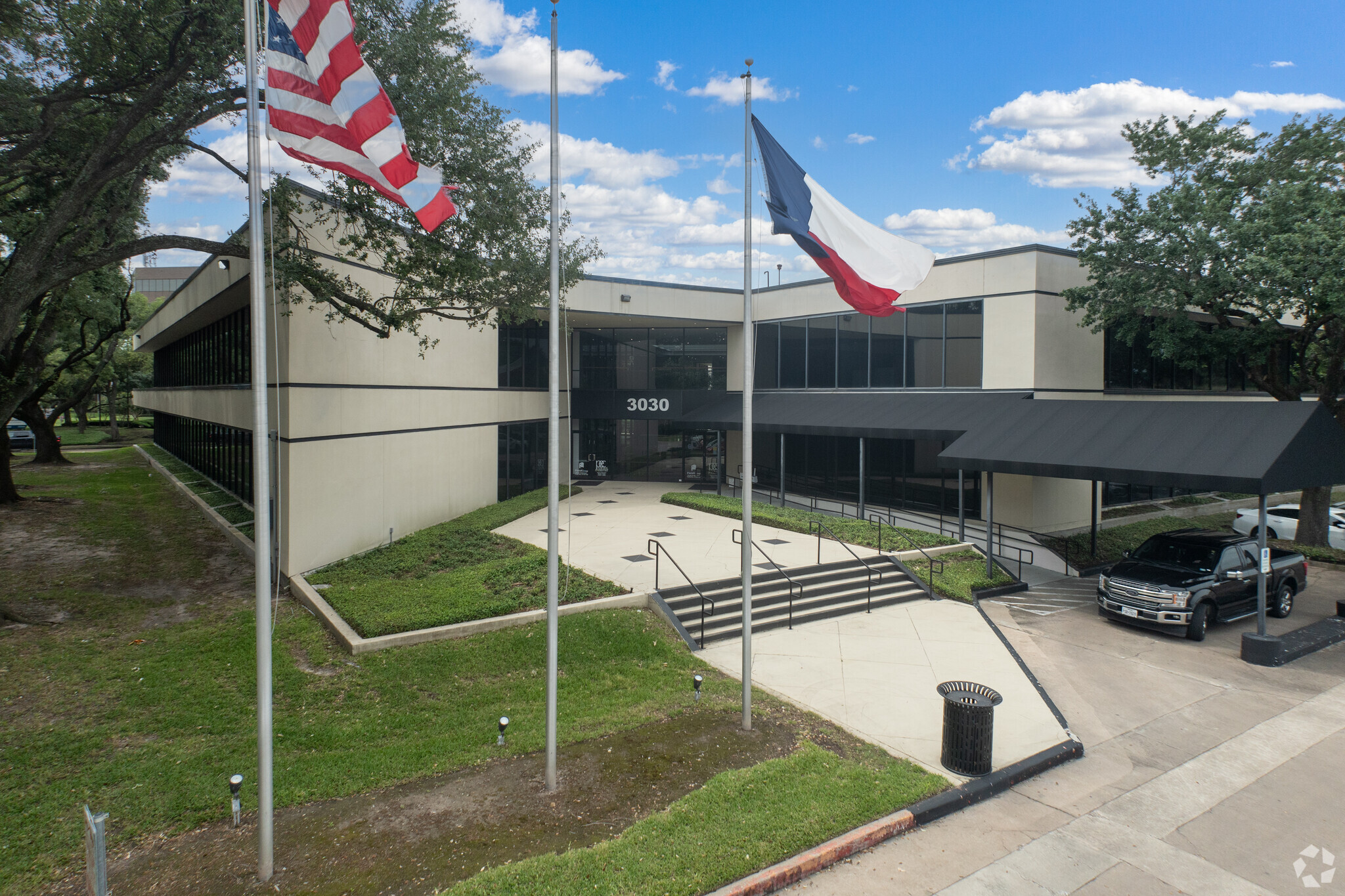 3030 S Gessner Rd, Houston, TX à louer Photo de l’immeuble– Image 1 sur 14