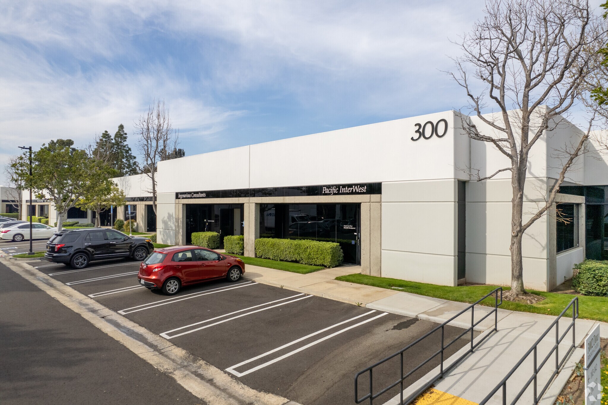 3002 Dow Ave, Tustin, CA à louer Photo principale– Image 1 sur 32