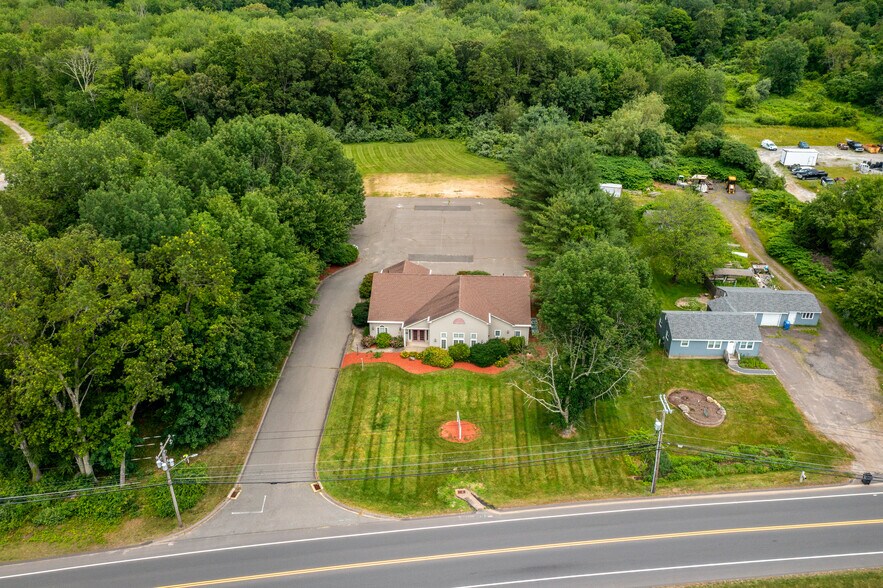 375 Merrow Rd, Tolland, CT à vendre - Photo de l’immeuble – Image 3 sur 26