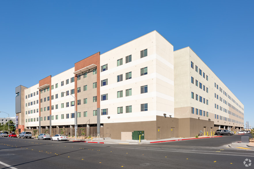 1055 E Tropicana Ave, Las Vegas, NV à louer - Photo de l’immeuble – Image 2 sur 42