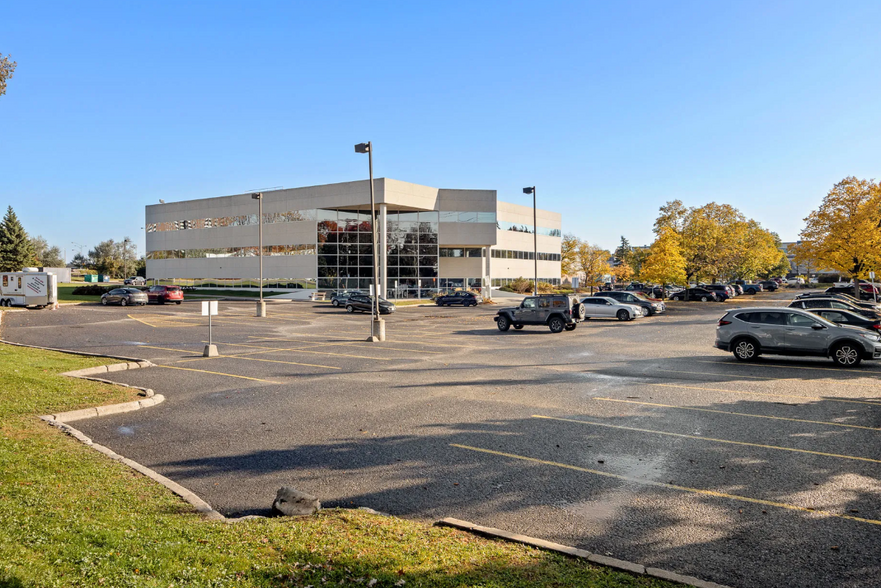 1050 Morrison Dr, Ottawa, ON à louer - Photo de l’immeuble – Image 2 sur 10