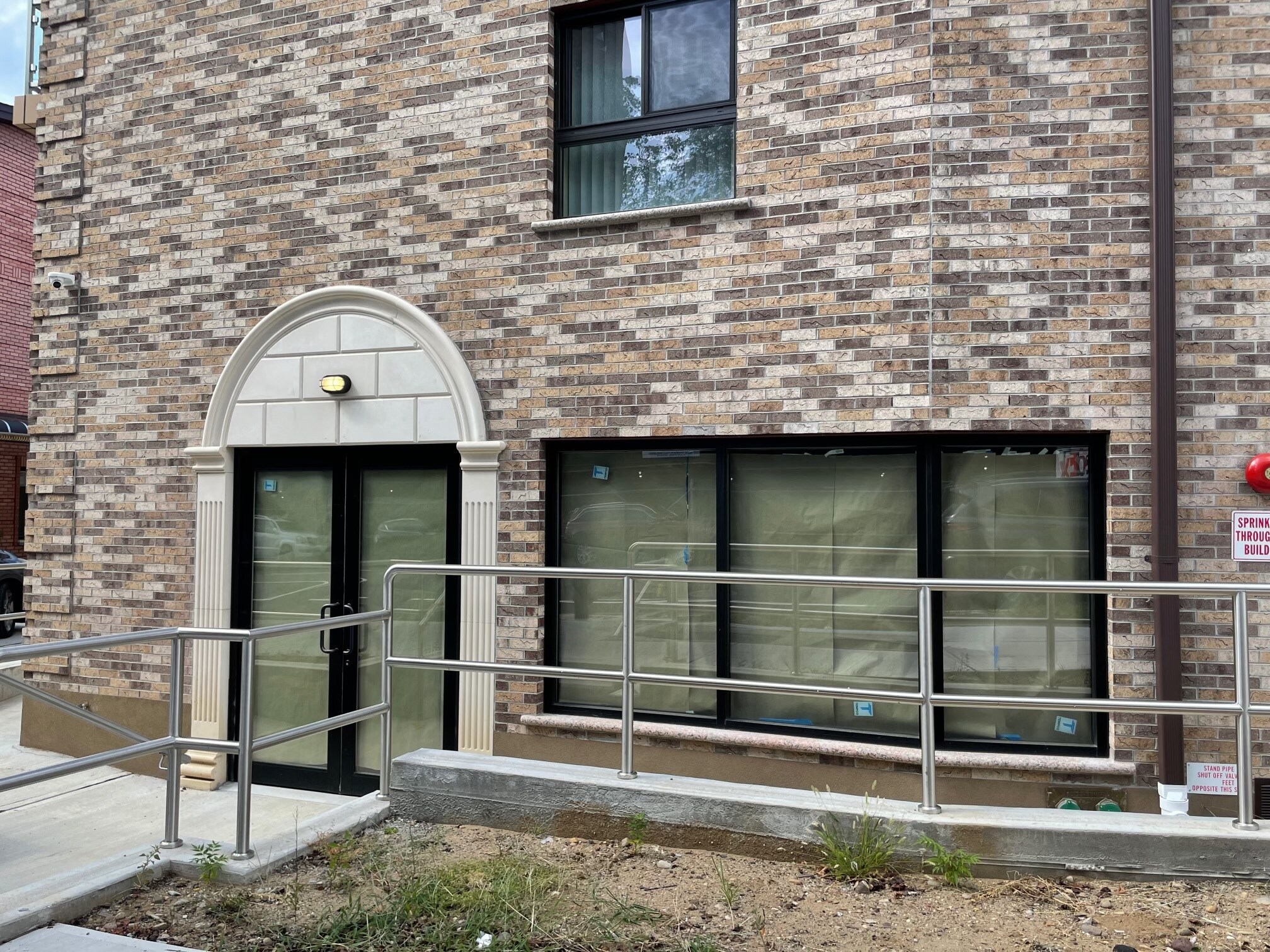 6316 102nd St, Rego Park, NY à louer Photo principale– Image 1 sur 3