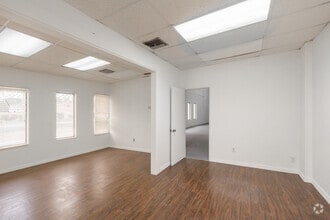 1620-1646 SE Village Green Dr, Port, Port Saint Lucie, FL à louer Photo intérieure– Image 2 sur 3