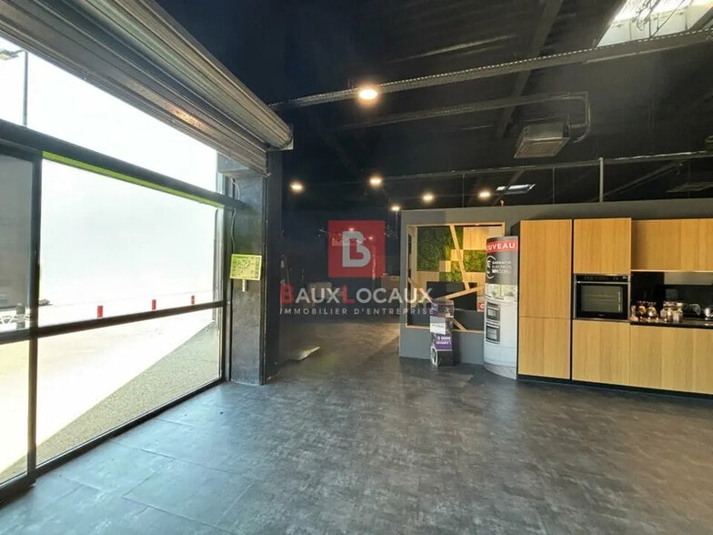 Local commercial dans Les Angles à louer - Photo intérieure – Image 2 sur 5