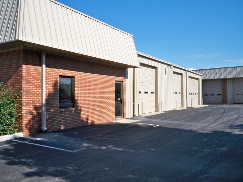 600 Roanoke St, Salem, VA à louer - Photo de l’immeuble – Image 1 sur 10