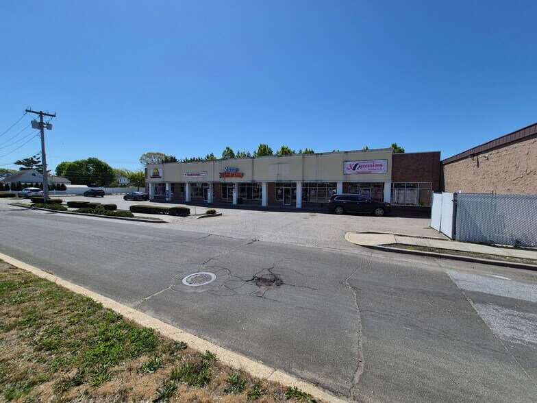 411 40th St, Lindenhurst, NY à louer - Photo de l’immeuble – Image 2 sur 3