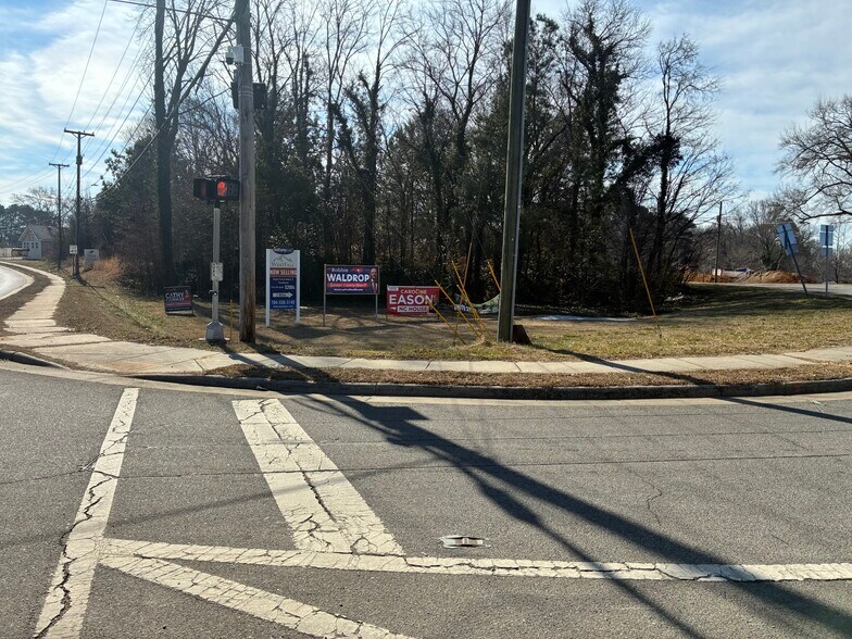 Bessemer City Road and North Myrtle School Road, Gastonia, NC à vendre - Photo de l’immeuble – Image 3 sur 8