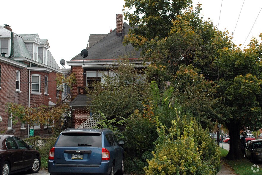 1029 West Main St, Norristown, PA à vendre - Photo de l’immeuble – Image 2 sur 6
