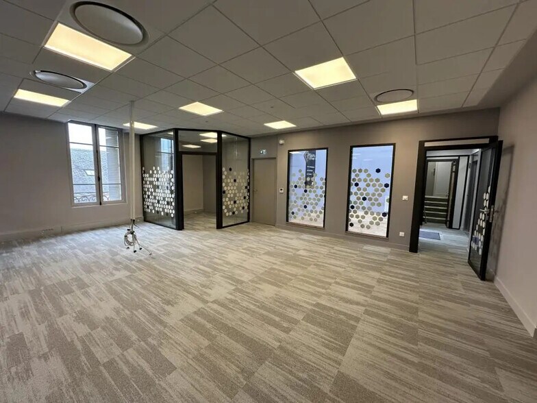 Bureau dans Chartres à louer - Photo de l’immeuble – Image 1 sur 16