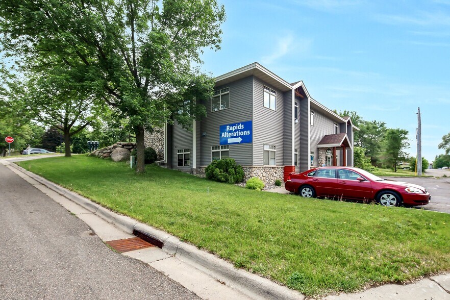 621 N Benton Dr, Sauk Rapids, MN à louer - Photo de l’immeuble – Image 3 sur 24