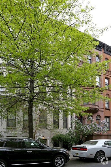 47 W 74th St, New York, NY à vendre - Photo de l’immeuble – Image 3 sur 3