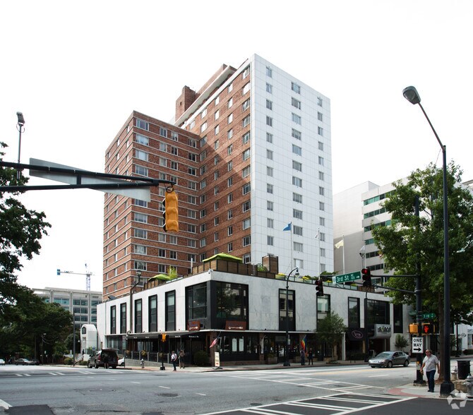 710 Peachtree St NE, Atlanta, GA à louer - Photo de l’immeuble – Image 3 sur 6