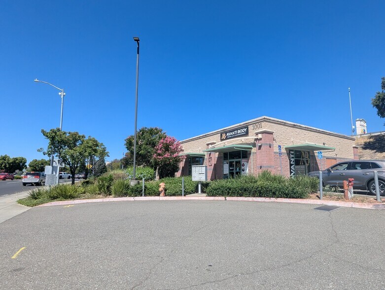 1001 Hume Way, Vacaville, CA à louer - Photo de l’immeuble – Image 1 sur 4
