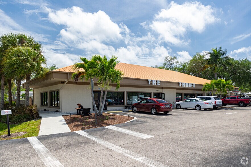 1115 Airport Pulling Rd, Naples, FL à louer - Photo de l’immeuble – Image 1 sur 9