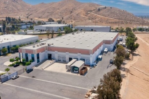 940 Columbia Ave, Riverside, CA à louer - Photo de l’immeuble – Image 2 sur 3