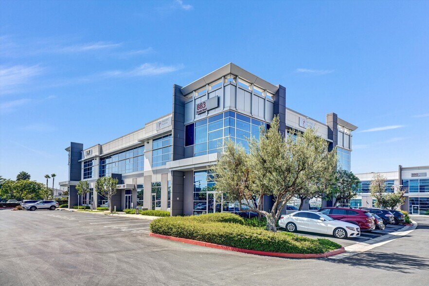 863-885 N Douglas St, El Segundo, CA à vendre - Photo de l’immeuble – Image 2 sur 33