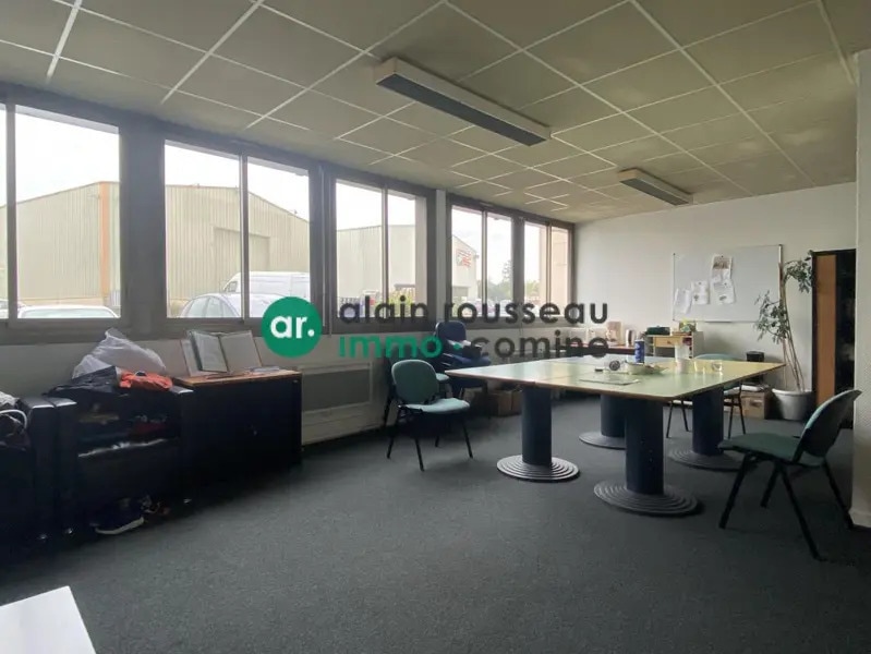 Bureau dans SAINT-BARTHELEMY-D'ANJOU à louer Photo intérieure– Image 1 sur 4