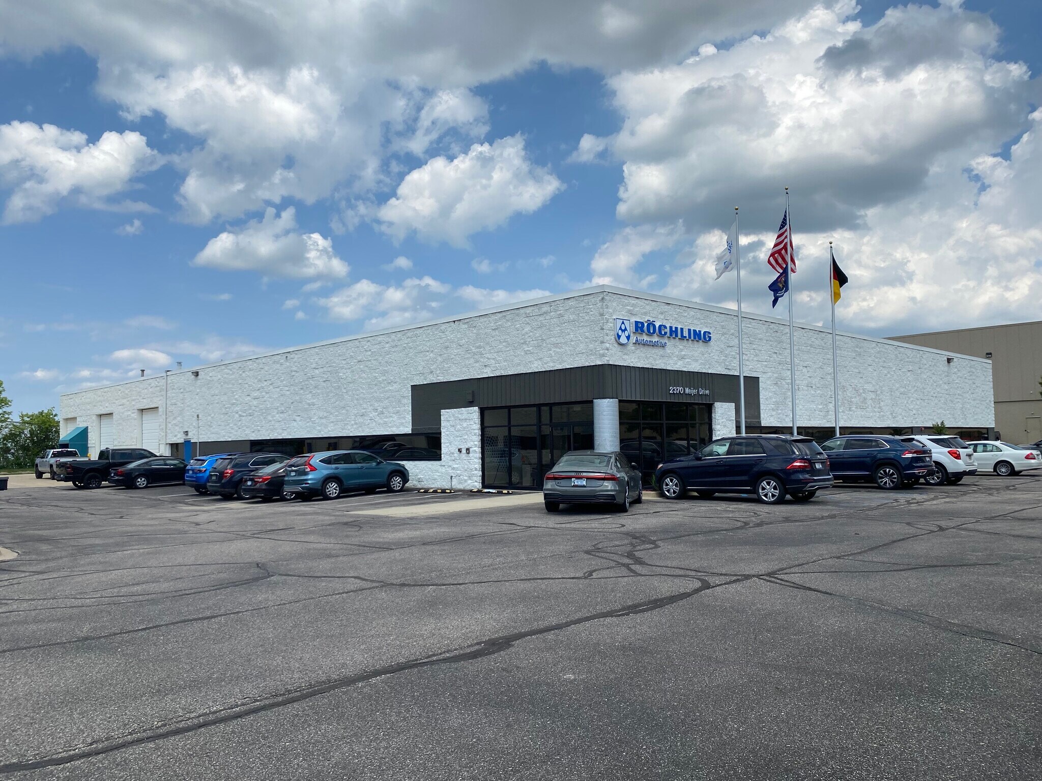 2370 Meijer Dr, Troy, MI à louer Photo principale– Image 1 sur 14