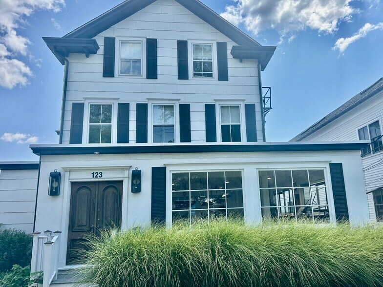123 Mason St, Greenwich, CT à louer - Photo de l’immeuble – Image 1 sur 13