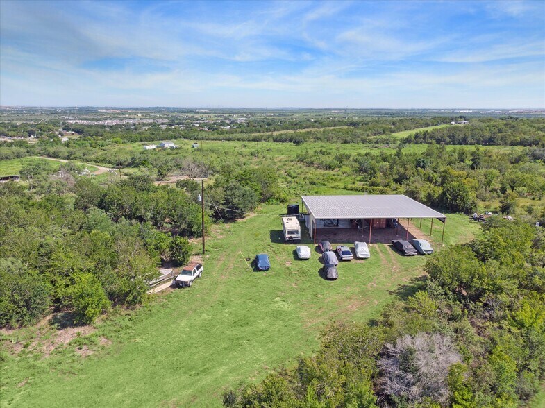 12545 Glass Rd, Buda, TX à vendre - Photo de l’immeuble – Image 1 sur 35