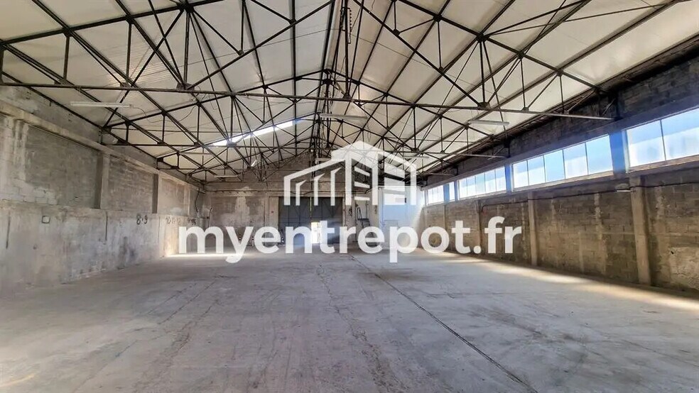 Local d’activités dans Gémenos à louer - Photo de l’immeuble – Image 1 sur 8