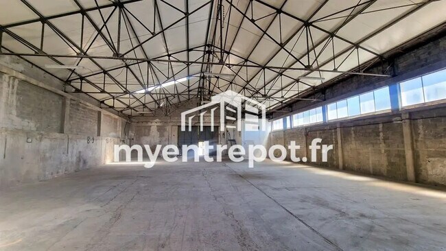 Plus de détails pour Local d'activités à louer