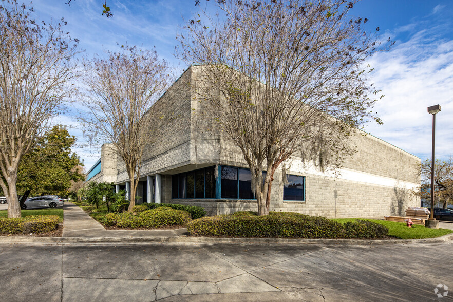 8507 Benjamin Rd, Tampa, FL à louer - Photo de l’immeuble – Image 1 sur 80