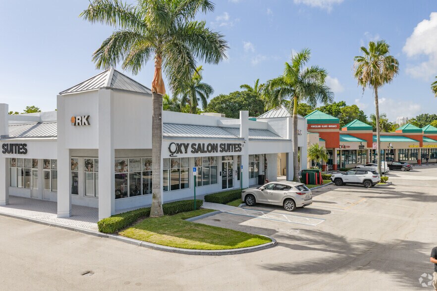 16215-16295 Biscayne Blvd, North Miami Beach, FL à louer - Photo principale – Image 1 sur 5