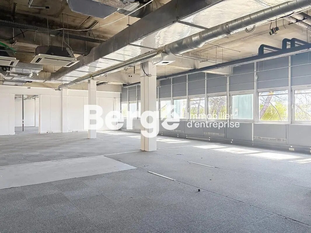 Industriel/Logistique dans Valbonne à louer Photo de l’immeuble– Image 1 sur 12