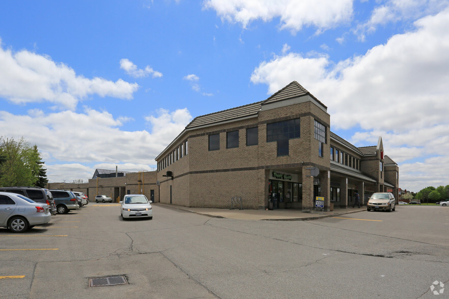 9019 Bayview Ave, Richmond Hill, ON à louer - Photo de l’immeuble – Image 3 sur 9