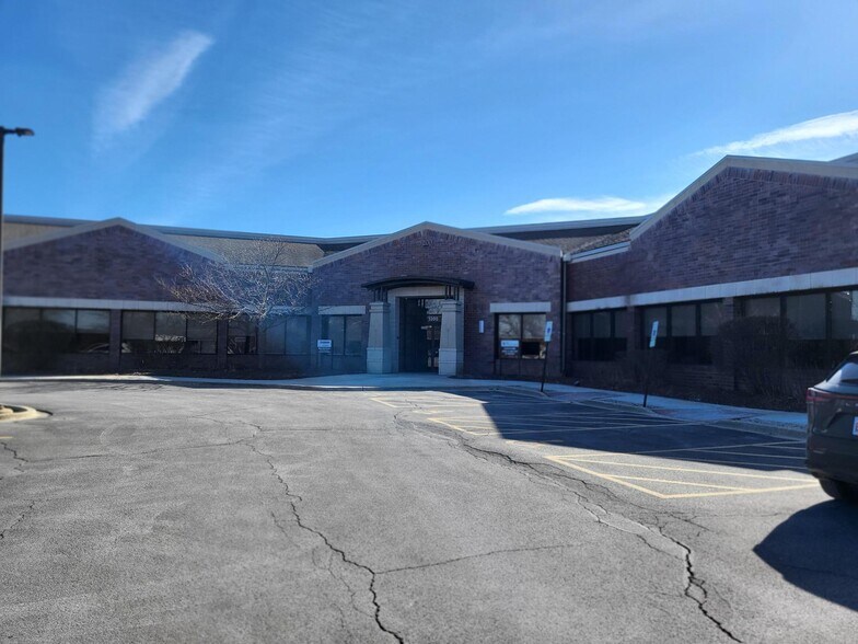 3200 W Higgins Rd, Hoffman Estates, IL à louer - Photo de l’immeuble – Image 3 sur 10