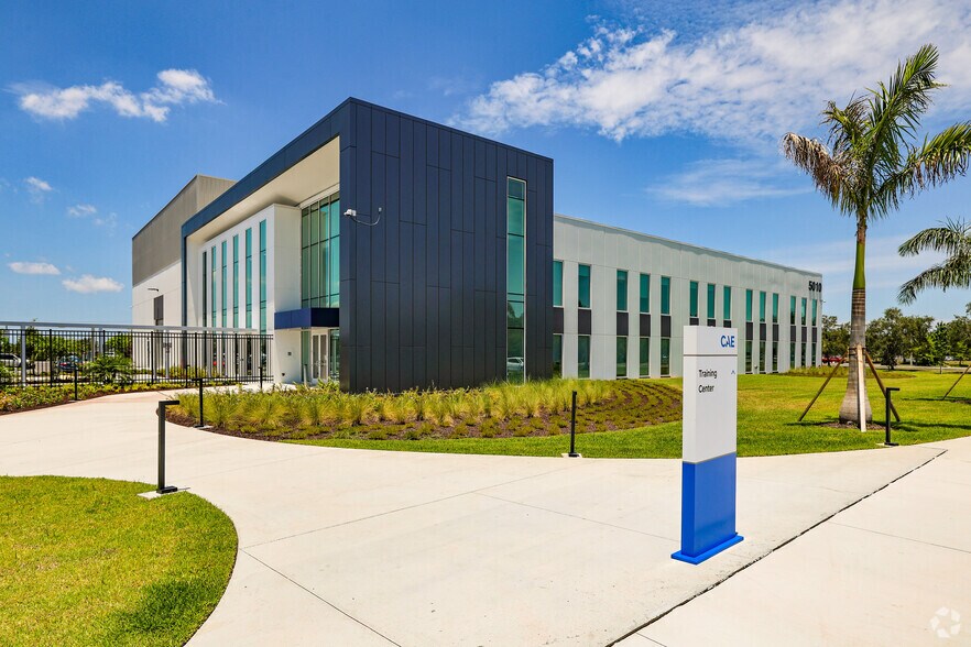 5010 Air Cargo Rd, Tampa, FL à louer - Photo de l’immeuble – Image 2 sur 10
