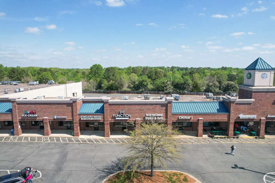 6307 Burlington Rd, Whitsett, NC à louer - Photo de l’immeuble – Image 2 sur 4