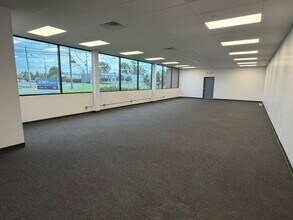 120 Commerce Rd, Carlstadt, NJ à louer Photo intérieure– Image 1 sur 19