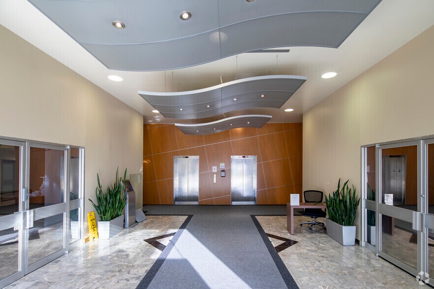 6299 Airport Rd, Mississauga, ON à louer - Hall d’entrée – Image 2 sur 5