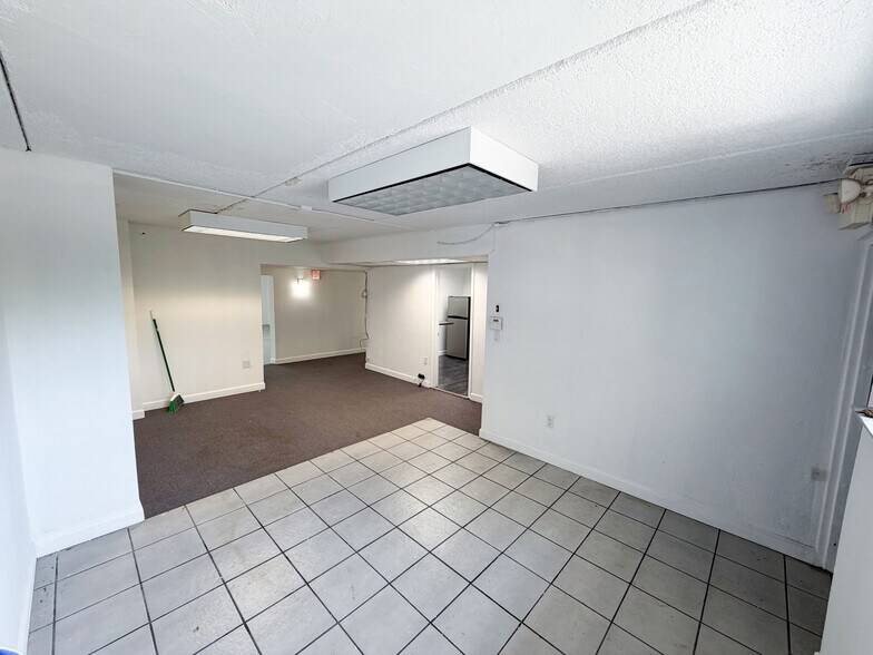 18500 NE 5th Ave, Miami Gardens, FL à louer - Photo intérieure – Image 3 sur 5