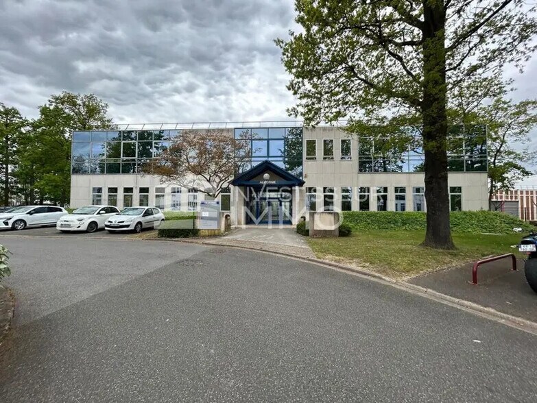Bureau dans Éragny à louer - Photo de l’immeuble – Image 2 sur 9