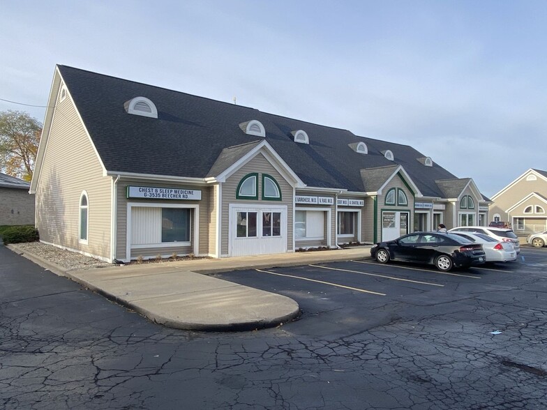 3535 Beecher Rd, Flint, MI à louer - Photo de l’immeuble – Image 3 sur 7