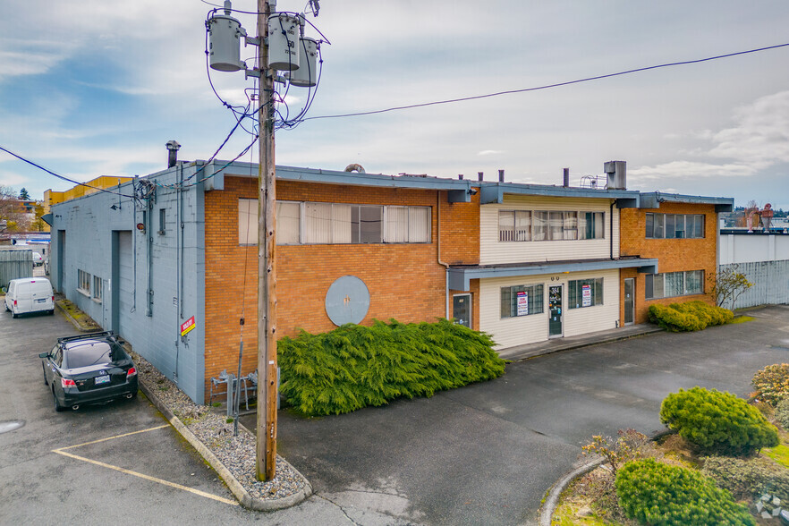 384 Lynn Ave, North Vancouver District, BC à louer - Photo principale – Image 1 sur 4