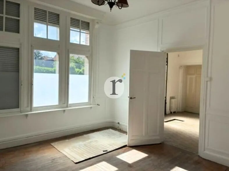 Bureau dans Lambersart à louer - Photo de l’immeuble – Image 3 sur 6