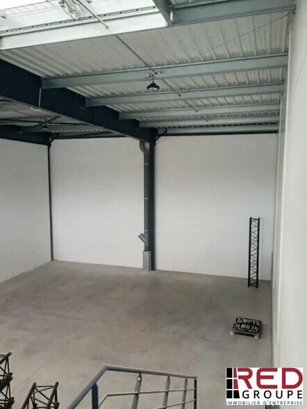 Industriel/Logistique dans Gignac-la-Nerthe à louer - Photo de l’immeuble – Image 3 sur 4