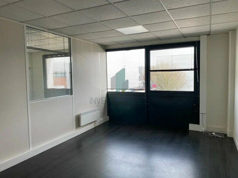 Bureau dans Herblay-sur-Seine à louer - Photo de l’immeuble – Image 3 sur 8