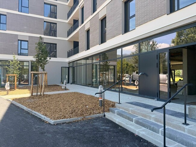 Plus de détails pour 6 Bis Rue De La Condamine, Gières - Local commercial à vendre