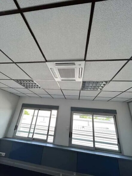 Bureau dans Montagny à louer - Photo de l’immeuble – Image 3 sur 18