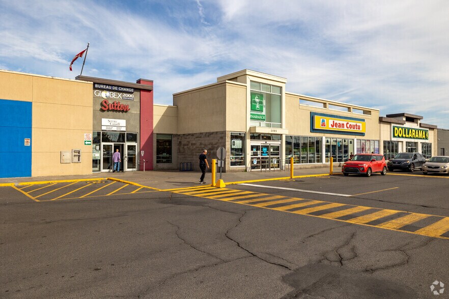 1993-2169 Boul Marcel Laurin, Montréal, QC à louer - Photo de l’immeuble – Image 2 sur 7